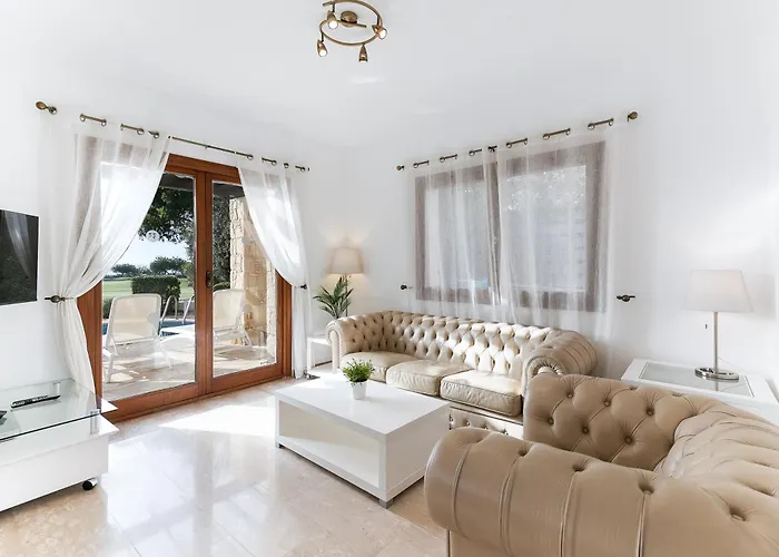 2 Bedroom Kornos With Private Pool And Golf Views, Aphrodite Hills Vila *