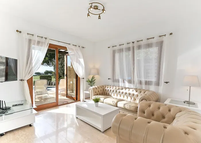 Vila 2 Bedroom Kornos With Private Pool And Golf Views, Aphrodite Hills *