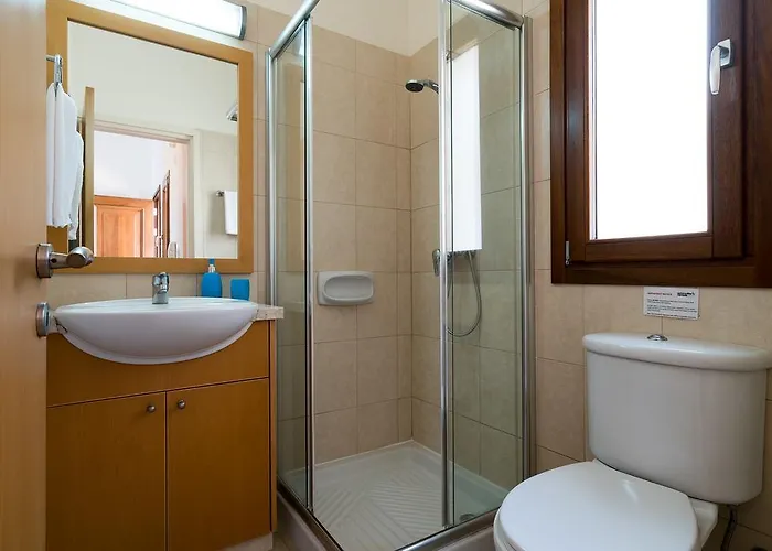 2 Bedroom Kornos With Private Pool And Golf Views, Aphrodite Hills Vila Kouklia