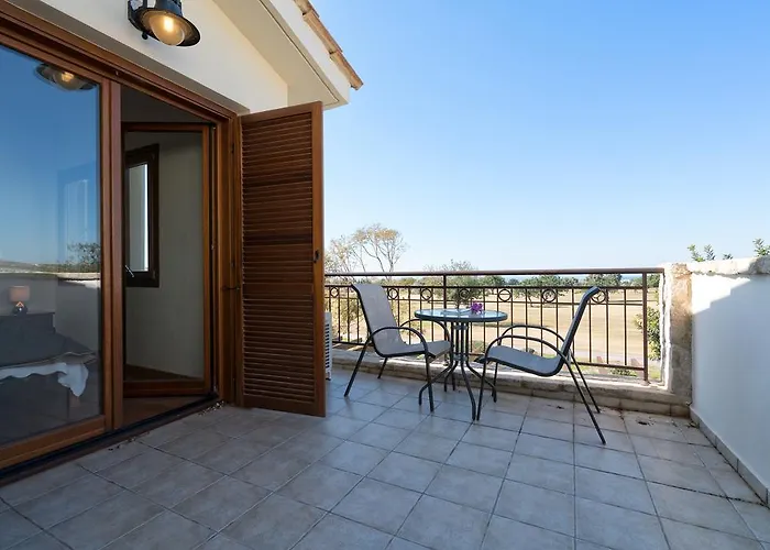 2 Bedroom Kornos With Private Pool And Golf Views, Aphrodite Hills Vila *