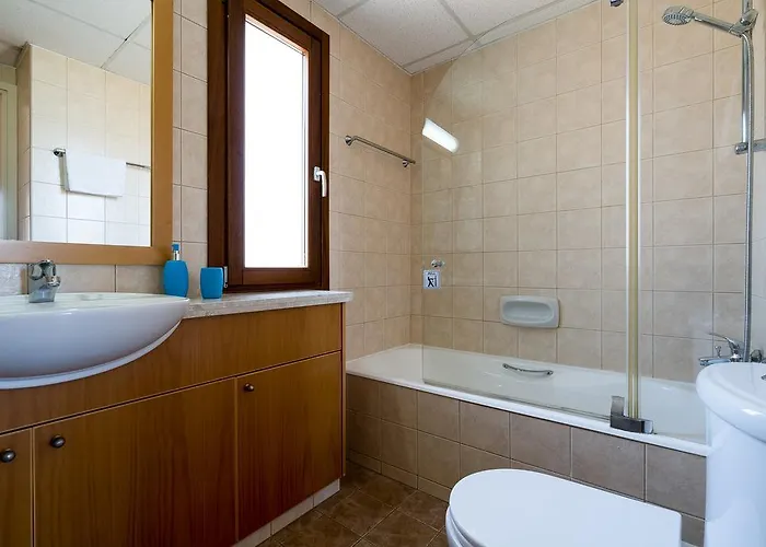 2 Bedroom Kornos With Private Pool And Golf Views, Aphrodite Hills Kouklia